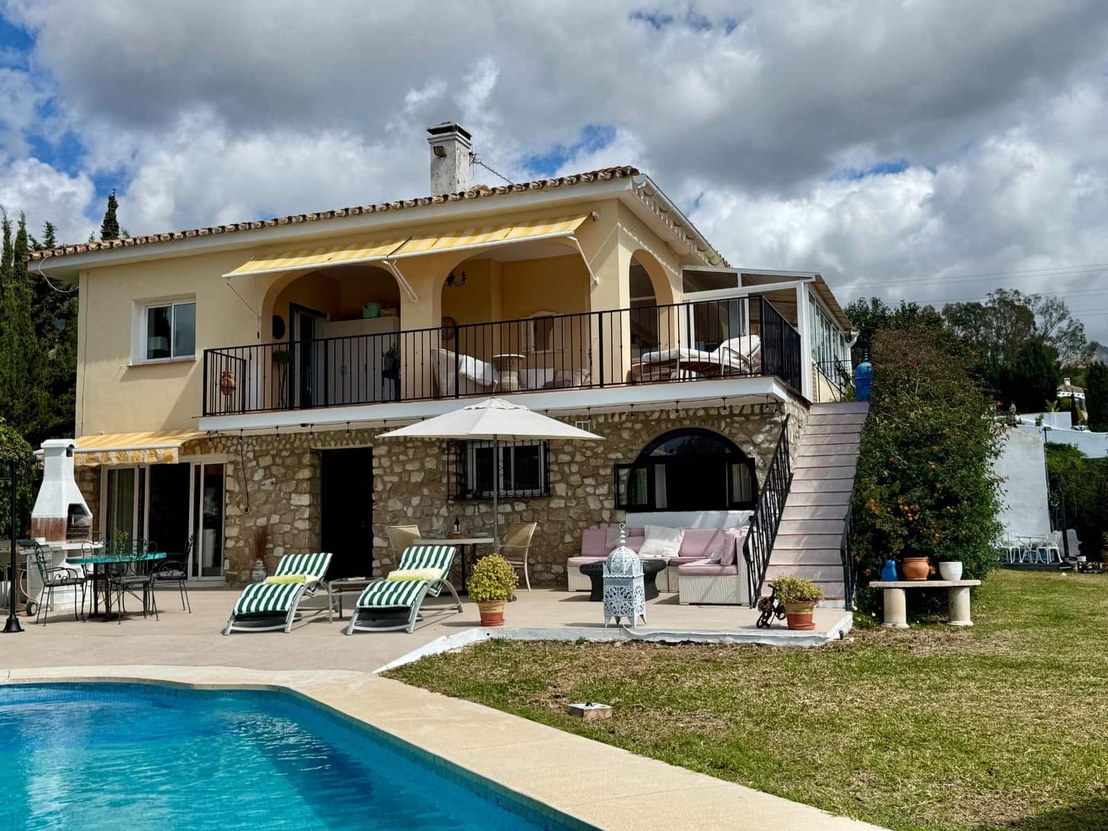 6 bedroom Villa for sale in Mijas with pool garage - € 899,000 (Ref: 9599612)
