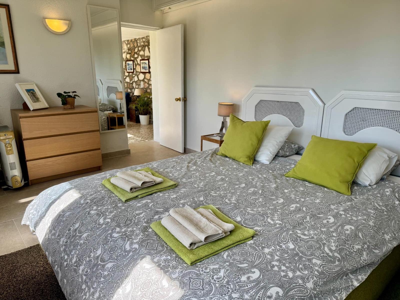 6 bedroom Villa for sale in Mijas with pool garage - € 899,000 (Ref: 9599612)