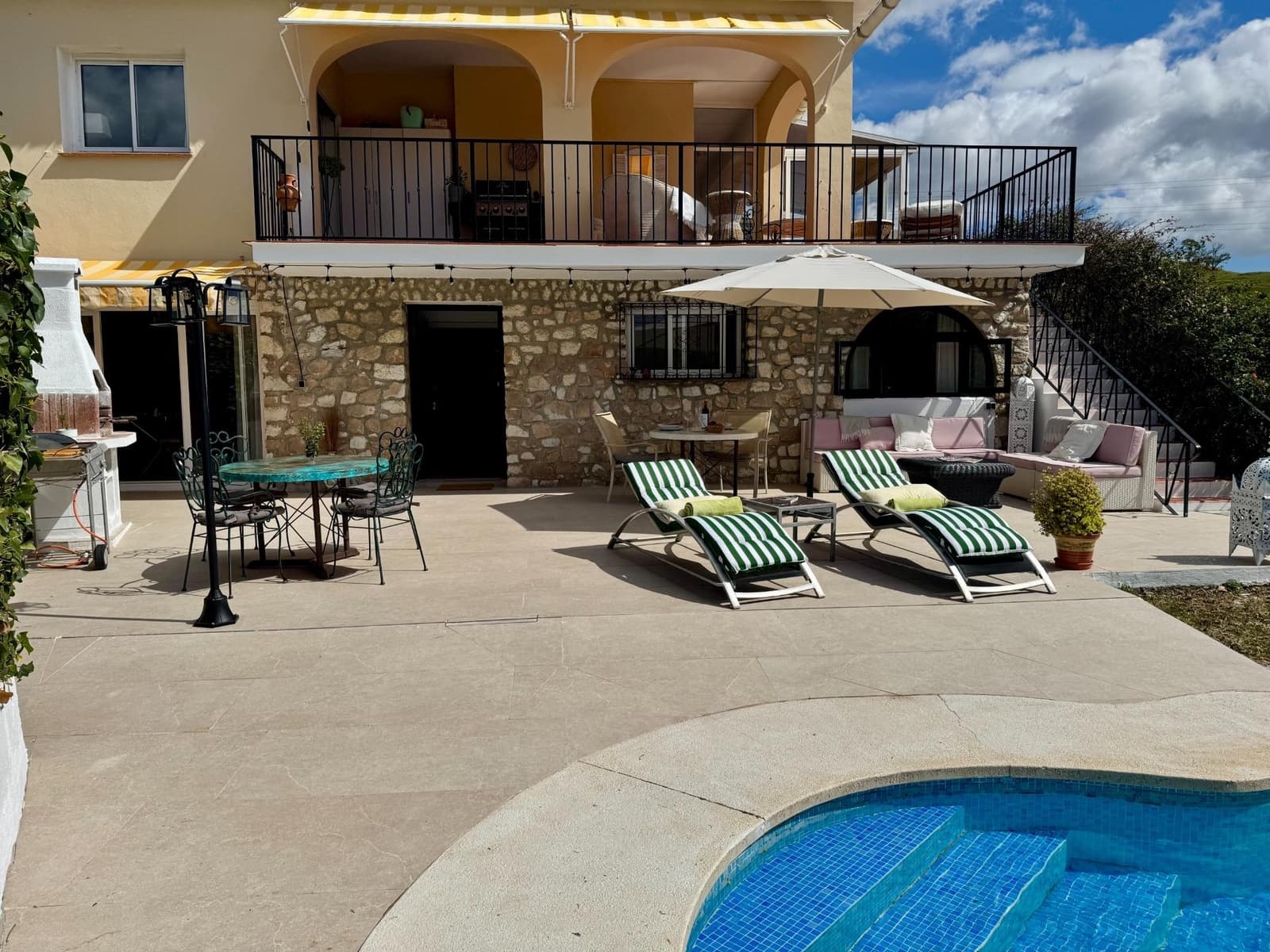 6 bedroom Villa for sale in Mijas with pool garage - € 899,000 (Ref: 9599612)