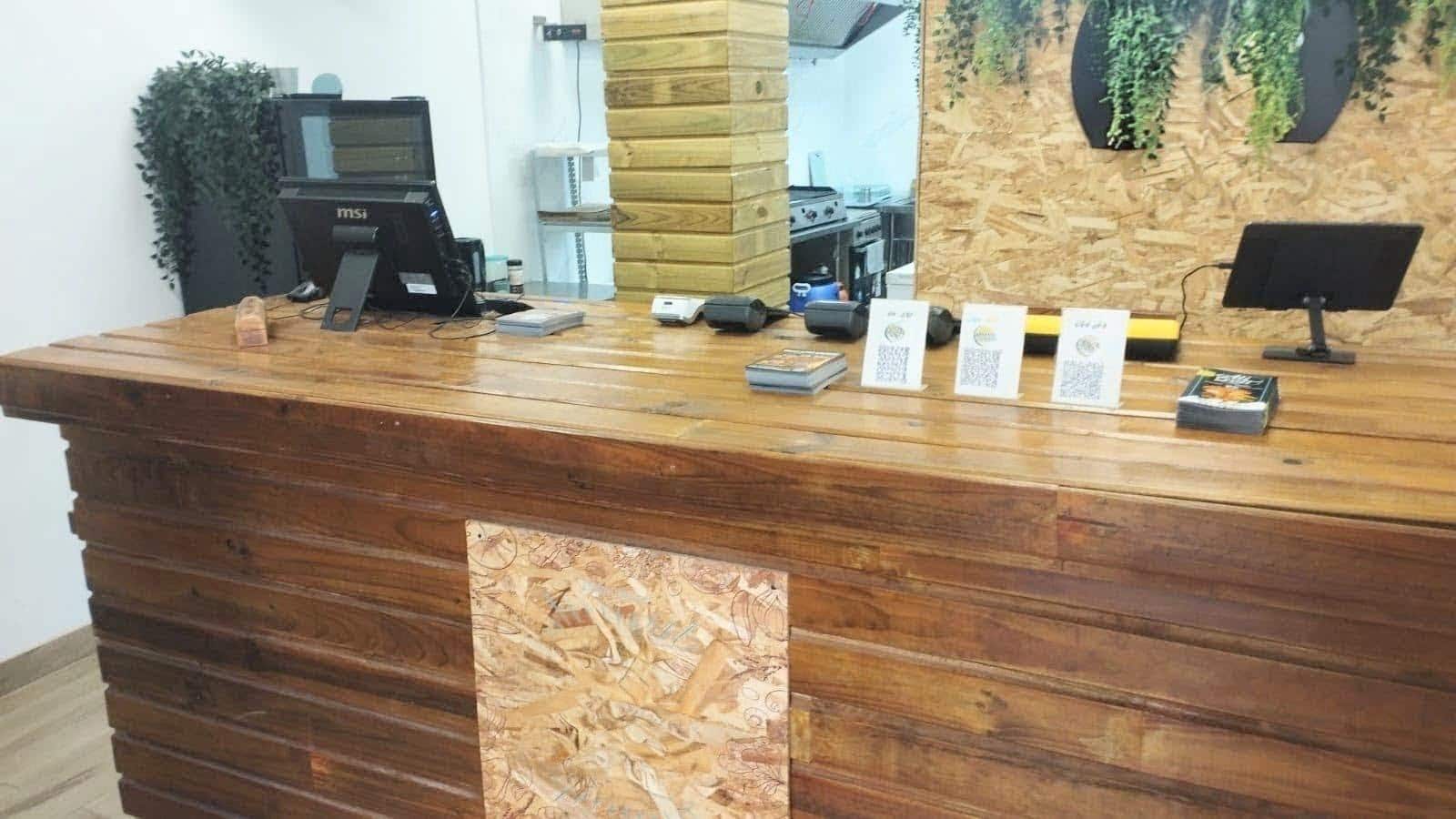 Kaupallinen myytävänä paikassa Benalmadena - 30 000 € (Ref: 9605056)