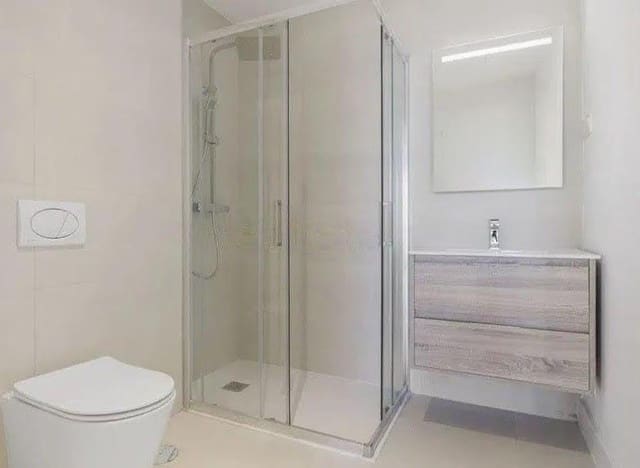 2 makuuhuone Huoneisto myytävänä paikassa El Higuerón, Fuengirola mukana uima-altaan 
autotalli - 450 000 € (Ref: 9622407)