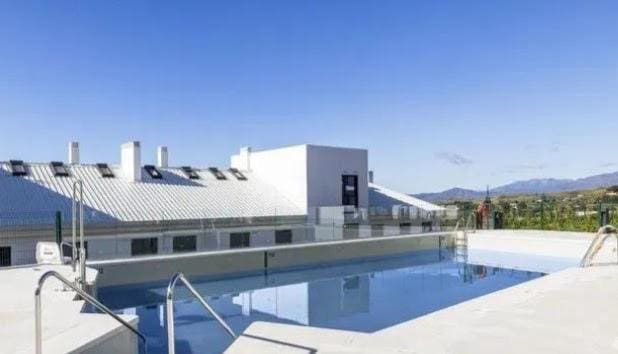 2 makuuhuone Huoneisto myytävänä paikassa El Higuerón, Fuengirola mukana uima-altaan 
autotalli - 450 000 € (Ref: 9622407)