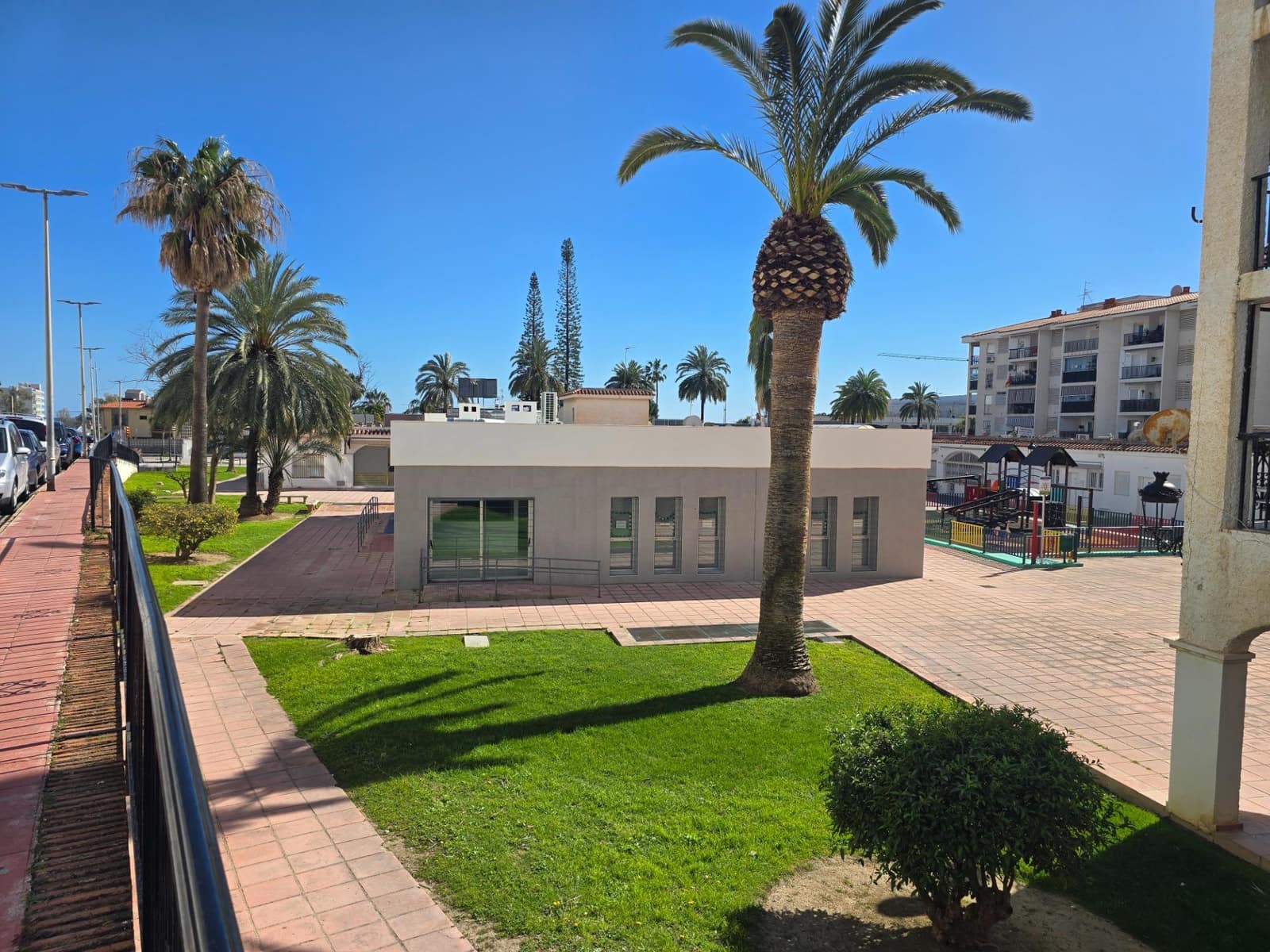Apartamento de 2 habitaciones en Benalmádena en venta con piscina garaje - 325.000 € (Ref: 9637687)