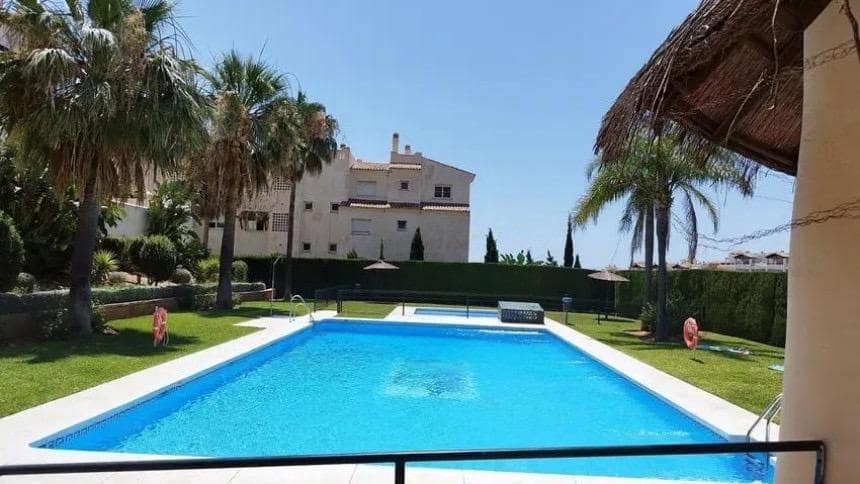 2 bedroom Flat for sale in Benalmadena with pool garage - € 320,000 (Ref: 9666597)