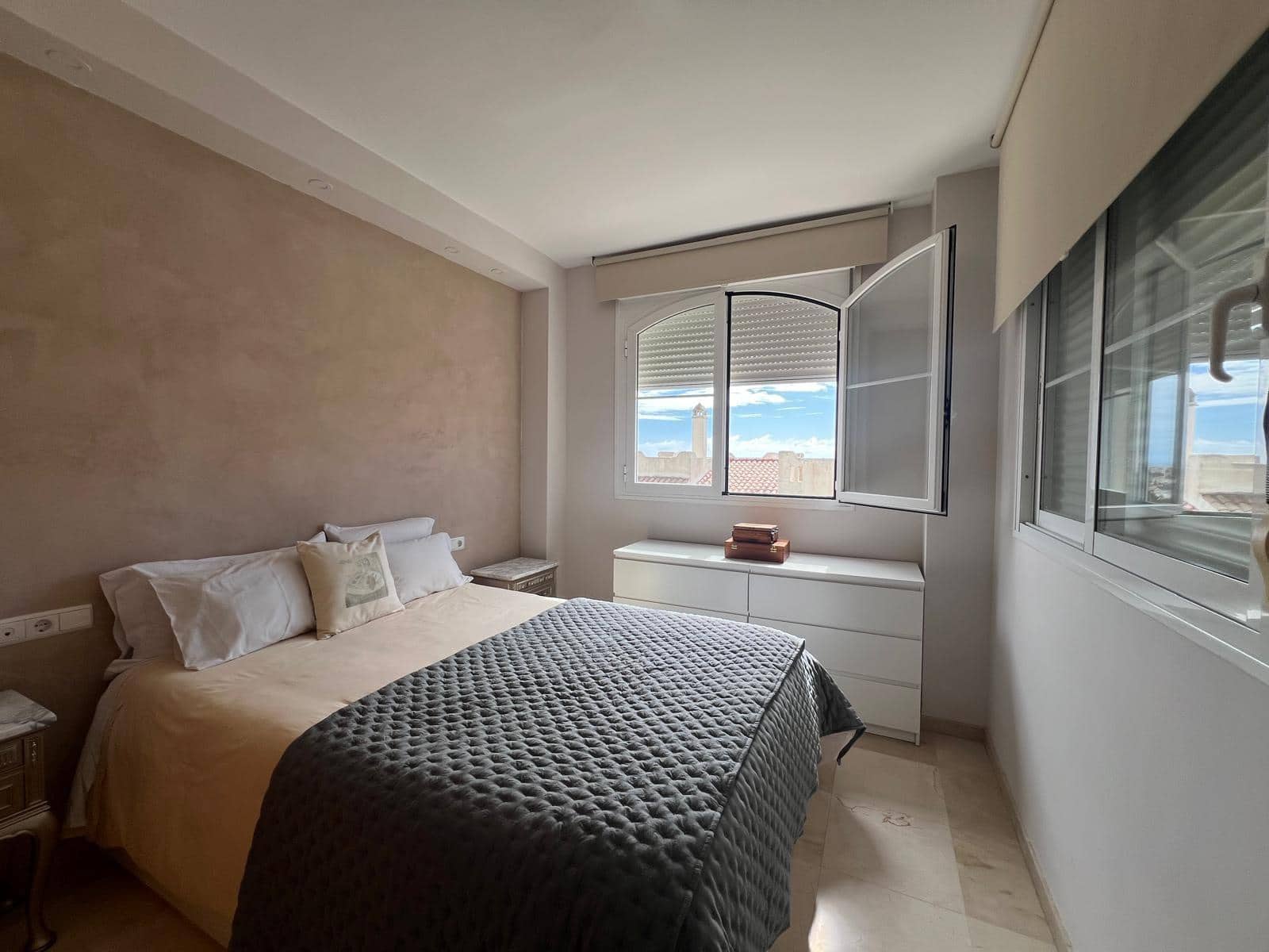 2 bedroom Flat for sale in Benalmadena with pool garage - € 320,000 (Ref: 9666597)