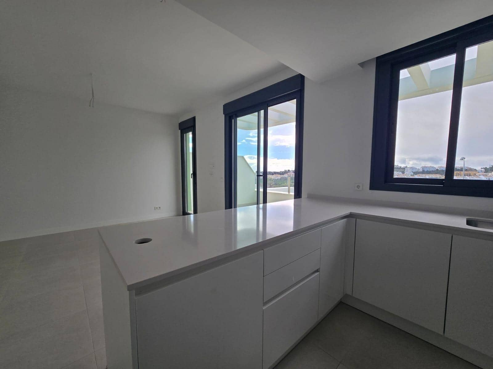 2 soverom Leilighet til salgs i La Cala de Mijas med svømmebasseng garasje - € 550 000 (Ref: 9666598)