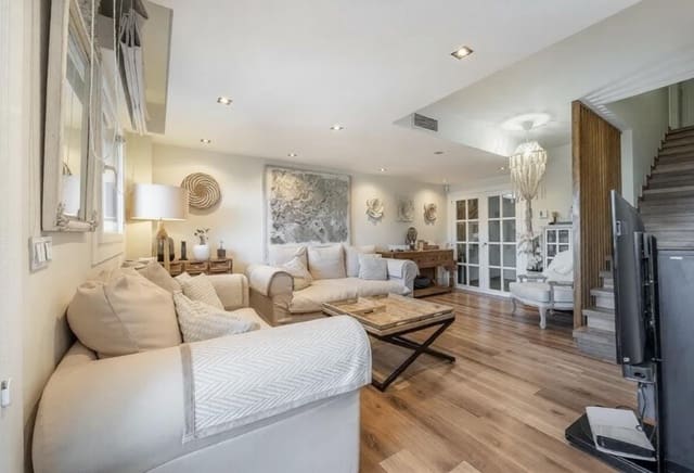 3 soveværelse Penthouse til salg i Benalmadena Costa, Benalmádena med swimmingpool - € 774.000 (Ref: 9712046)