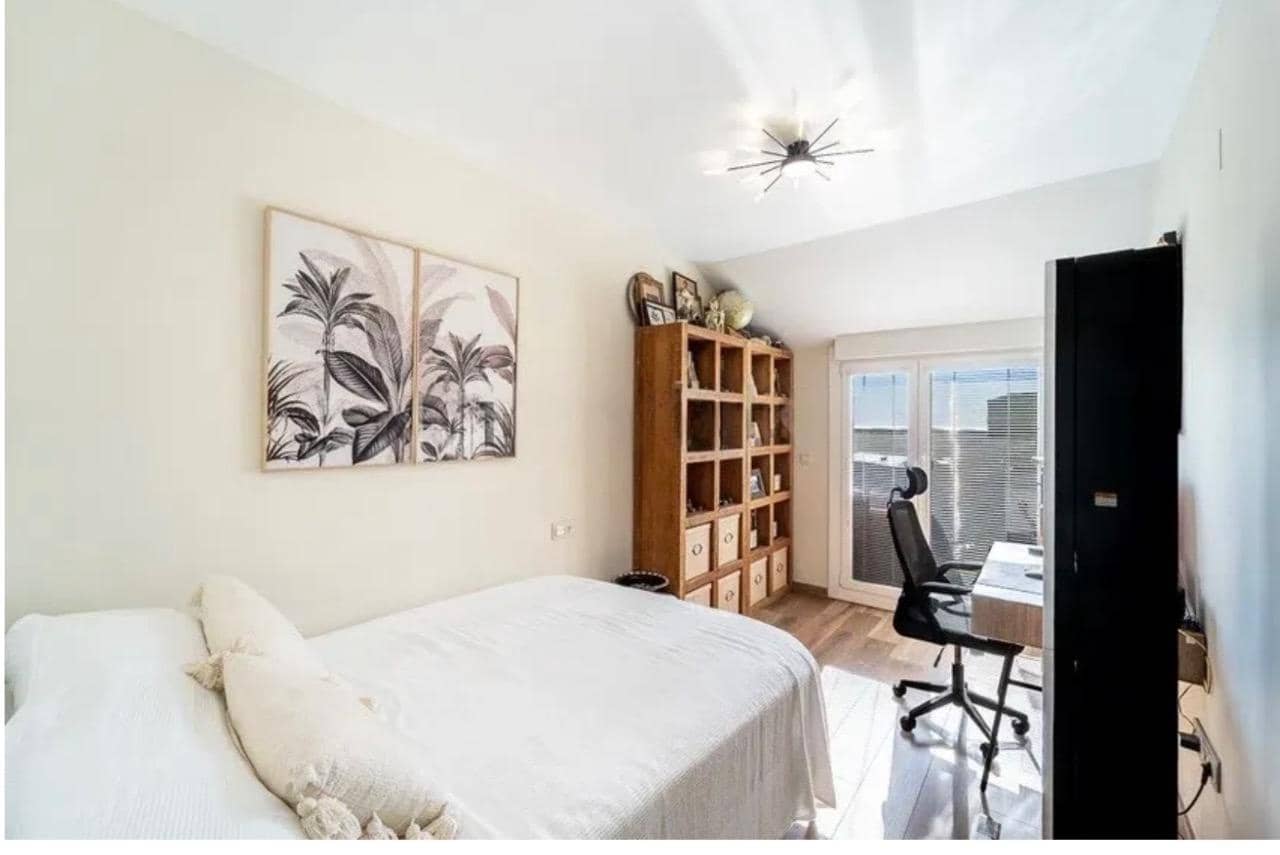 3 bedroom Penthouse for sale in Benalmadena Costa with pool - € 774,000 (Ref: 9712046)