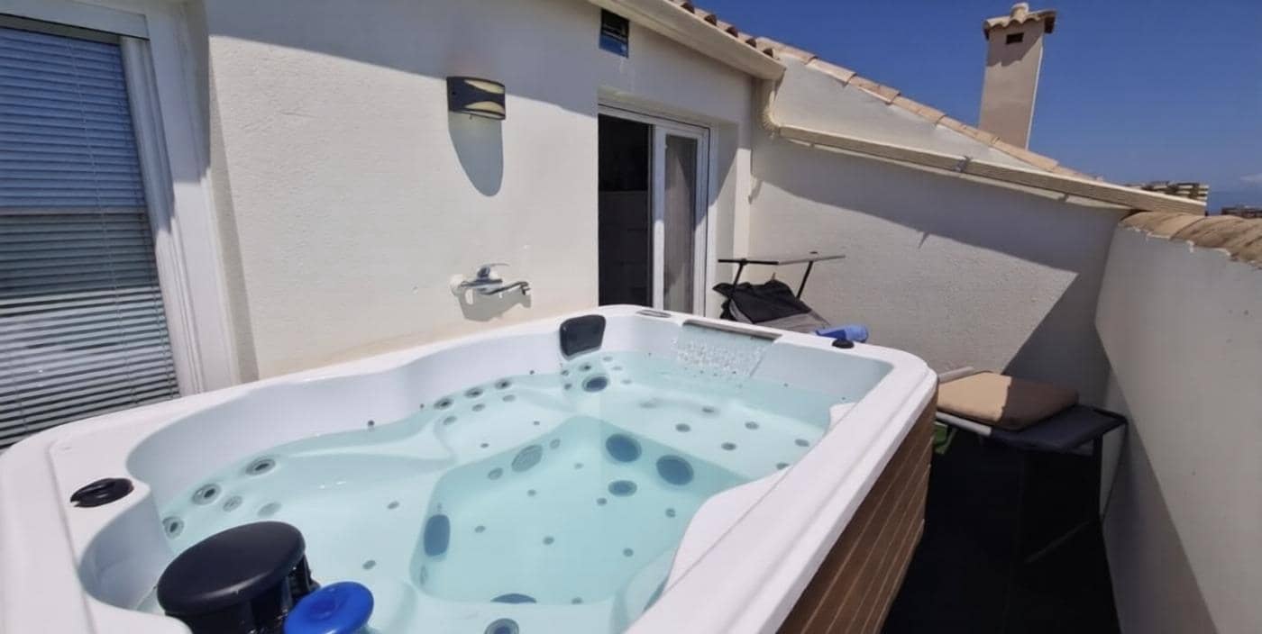 3 bedroom Penthouse for sale in Benalmadena Costa with pool - € 774,000 (Ref: 9712046)