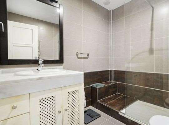 3 sypialnia Apartament na sprzedaż w Torrequebrada z basenem garażem - 560 000 € (Ref: 9791125)