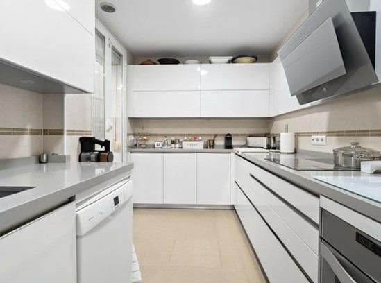 3 sypialnia Apartament na sprzedaż w Torrequebrada z basenem garażem - 560 000 € (Ref: 9791125)