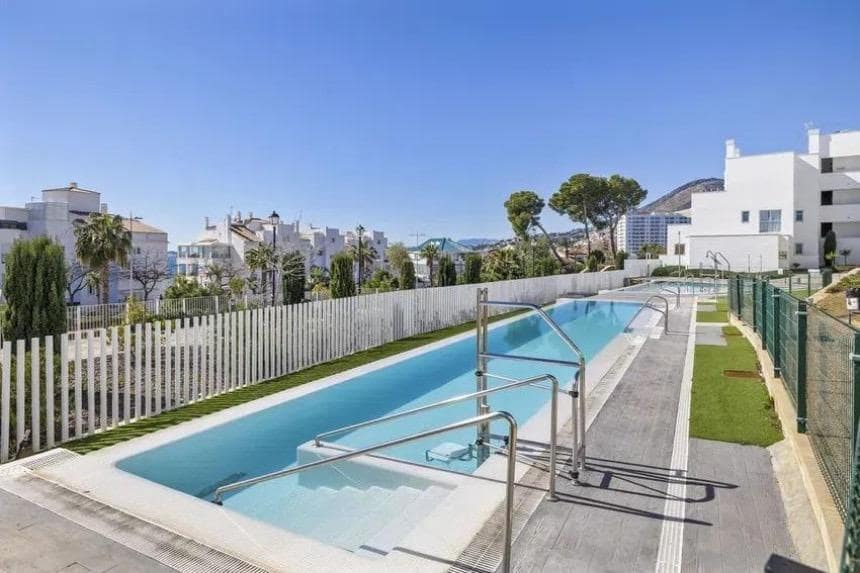 3 sypialnia Apartament na sprzedaż w Torrequebrada z basenem garażem - 560 000 € (Ref: 9791125)