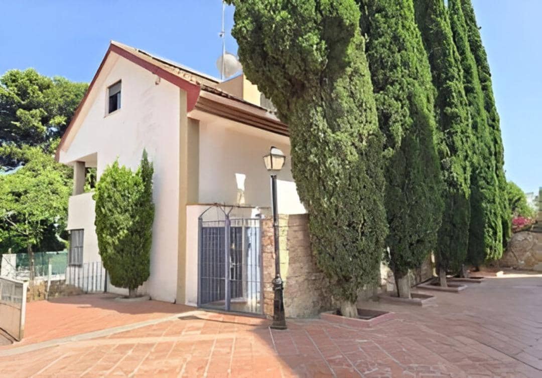 4 quarto Moradia em Banda para venda em Benalmadena com garagem - 437 000 € (Ref: 9833726)
