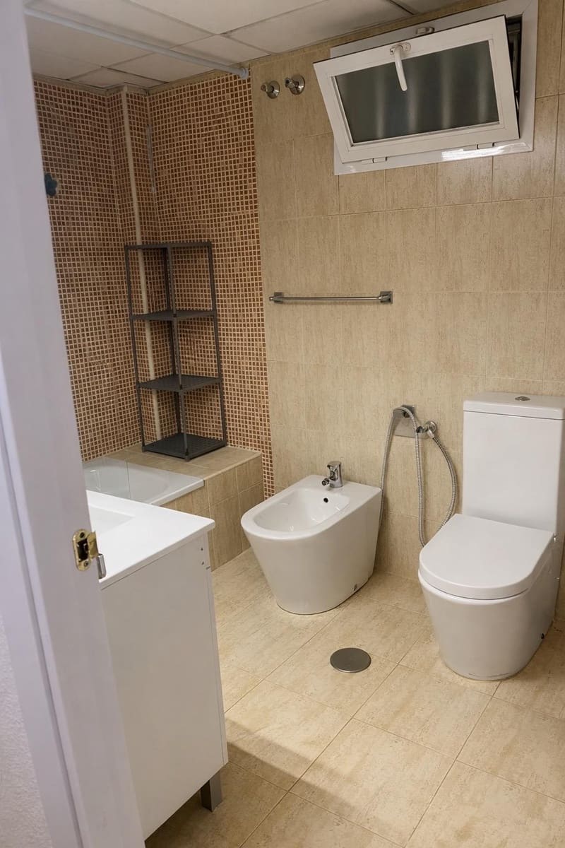 2 soverom Leilighet til salgs i Torrequebrada med svømmebasseng garasje - € 295 000 (Ref: 9836309)