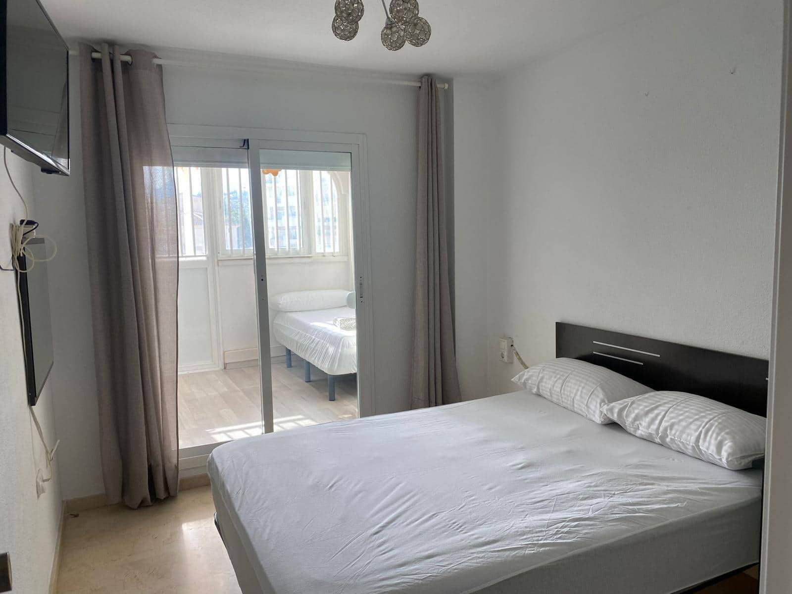 2 soverom Leilighet til salgs i Torrequebrada med svømmebasseng garasje - € 295 000 (Ref: 9836309)