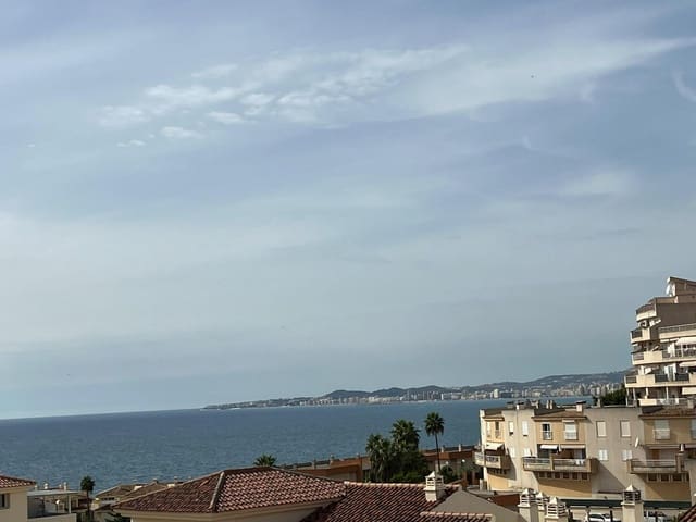 2 bedroom Flat for sale in Zona Centro Comercial Torrequebrada, Benalmádena with pool garage - € 289,000 (Ref: 9836309)