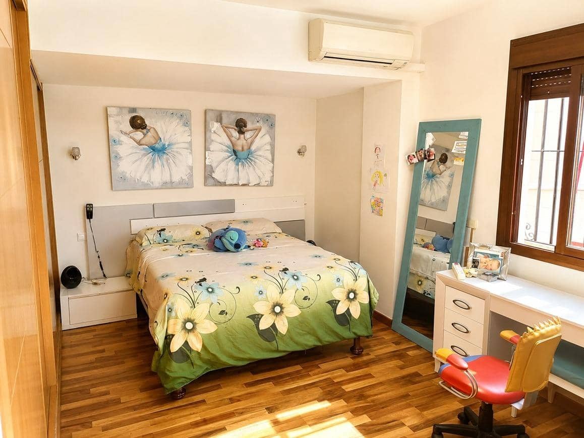 4 bedroom Flat for sale in Riviera del Sol with pool - € 385,000 (Ref: 9840934)