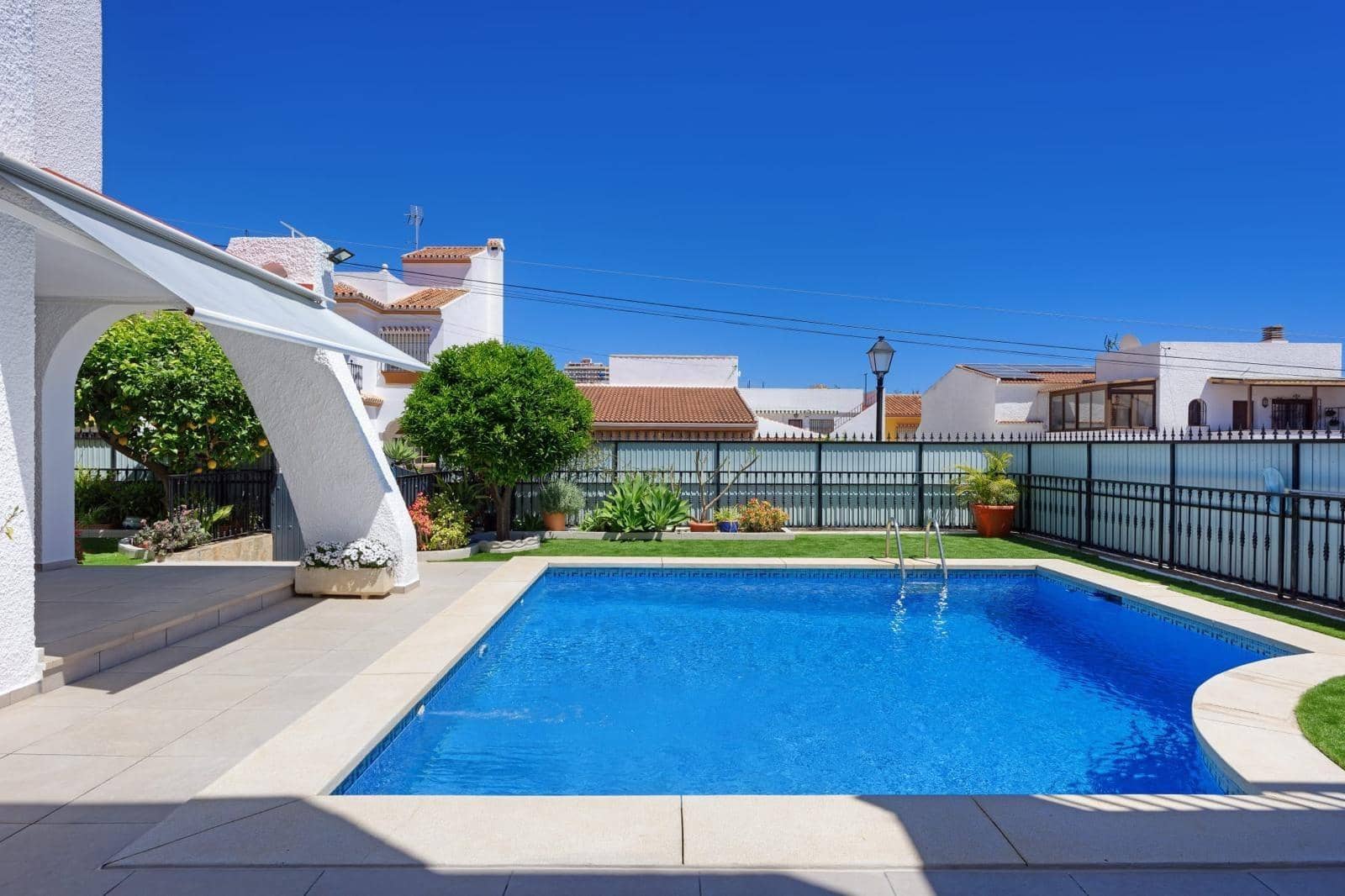 3 chambre Villa/Maison à vendre à Fuengirola avec piscine garage - 899 000 € (Ref: 9843464)