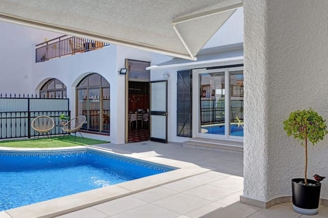 Chalet de 3 habitaciones en Los Pacos, Fuengirola en venta con piscina garaje - 899.000 € (Ref: 9843464)