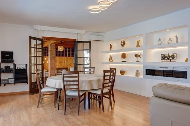 Chalet de 3 habitaciones en Los Pacos, Fuengirola en venta con piscina garaje - 899.000 € (Ref: 9843464)