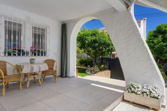 Chalet de 3 habitaciones en Los Pacos, Fuengirola en venta con piscina garaje - 899.000 € (Ref: 9843464)