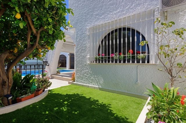 Chalet de 3 habitaciones en Los Pacos, Fuengirola en venta con piscina garaje - 899.000 € (Ref: 9843464)