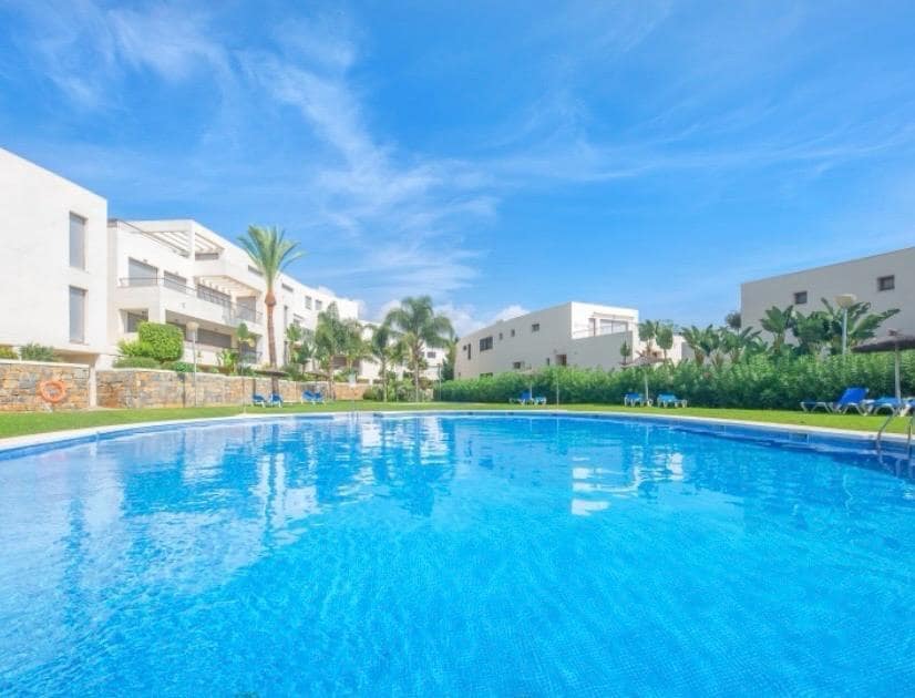 3 soveværelse Lejlighed til salg i Los Monteros med swimmingpool garage - € 670.000 (Ref: 9843465)