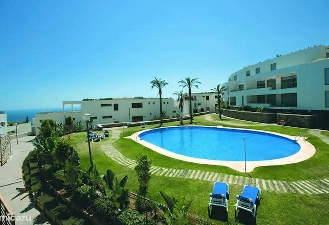 3 soveværelse Lejlighed til salg i Los Monteros med swimmingpool garage - € 670.000 (Ref: 9843465)