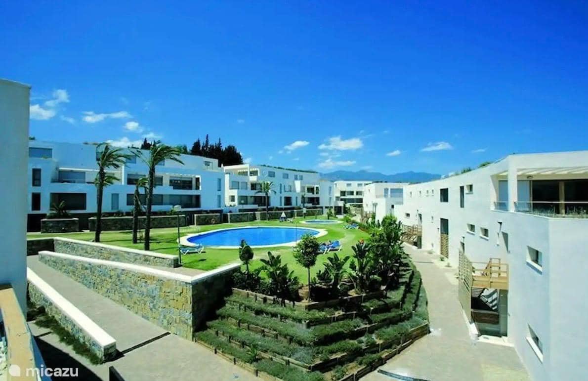 3 soveværelse Lejlighed til salg i Los Monteros med swimmingpool garage - € 670.000 (Ref: 9843465)
