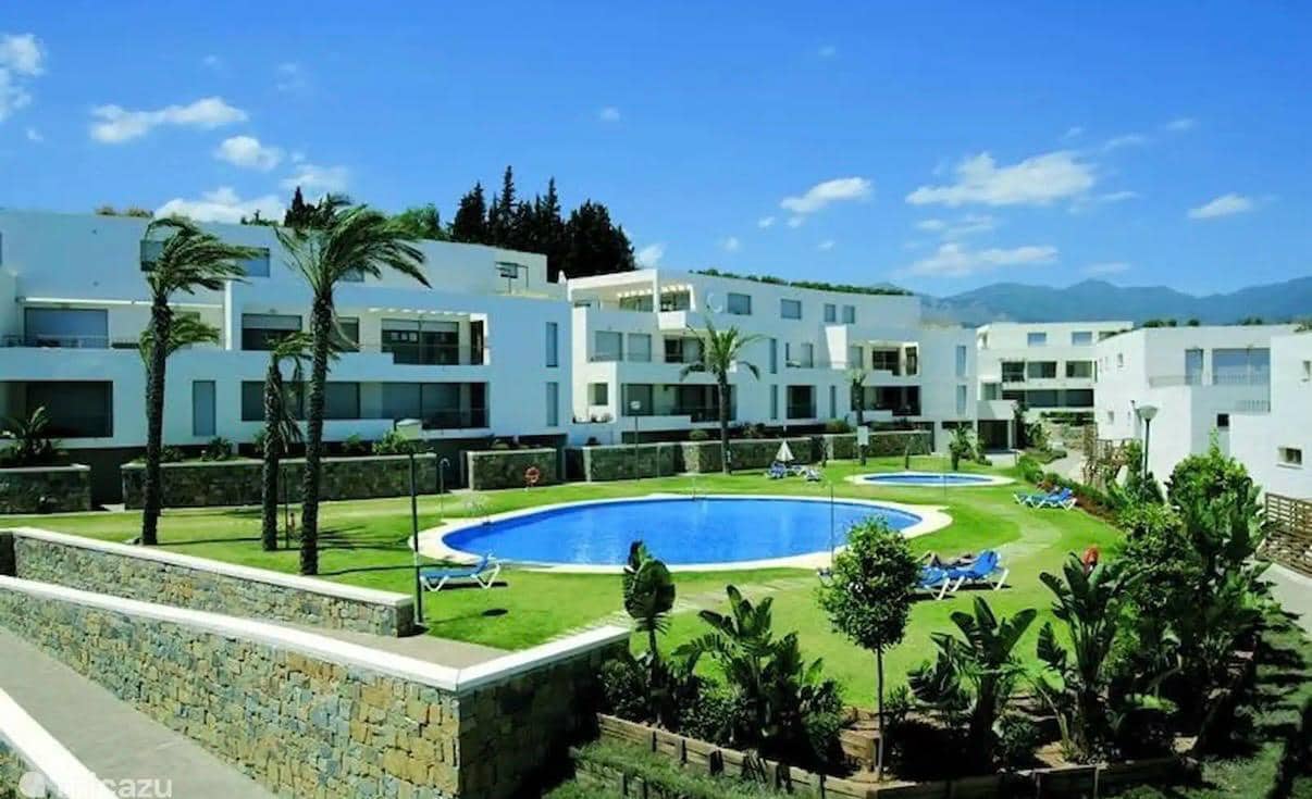 3 soveværelse Lejlighed til salg i Los Monteros med swimmingpool garage - € 670.000 (Ref: 9843465)