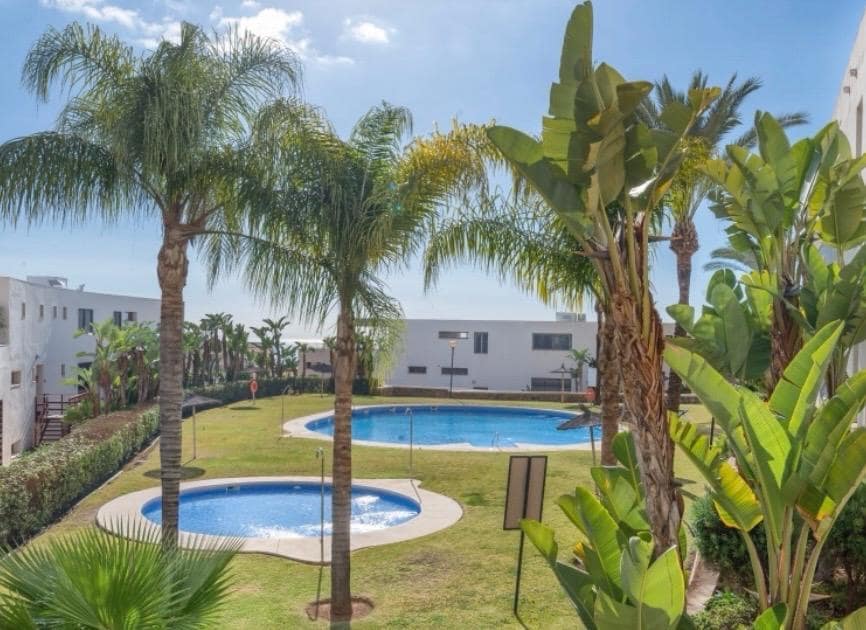 3 soveværelse Lejlighed til salg i Los Monteros med swimmingpool garage - € 670.000 (Ref: 9843465)