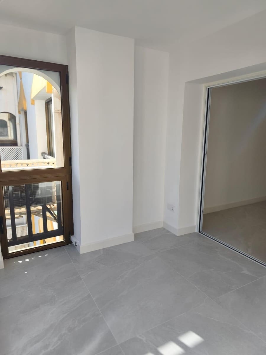 1 Zimmer Apartment zu vermieten in Fuengirola mit Pool Garage - 1.500 € (Ref: 9908079)