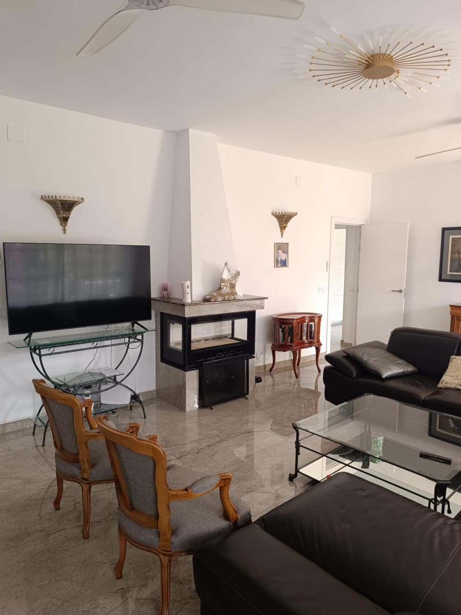 4 bedroom Townhouse for sale in Benalmadena with pool garage - € 650,000 (Ref: 9924656)