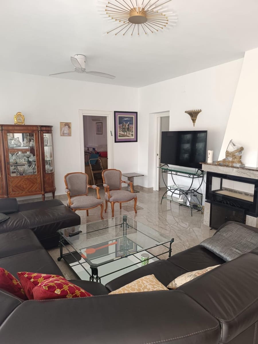 4 bedroom Townhouse for sale in Benalmadena with pool garage - € 650,000 (Ref: 9924656)