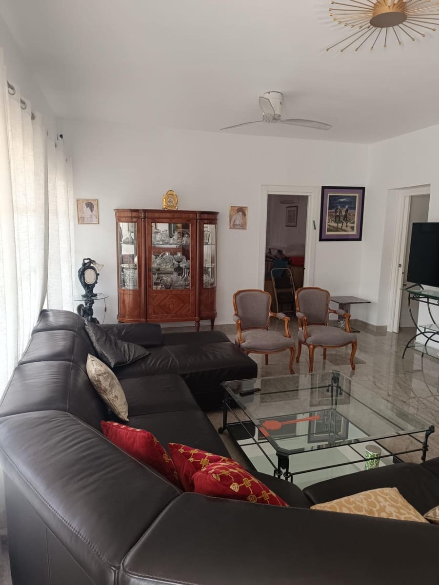 4 bedroom Townhouse for sale in Benalmadena with pool garage - € 650,000 (Ref: 9924656)