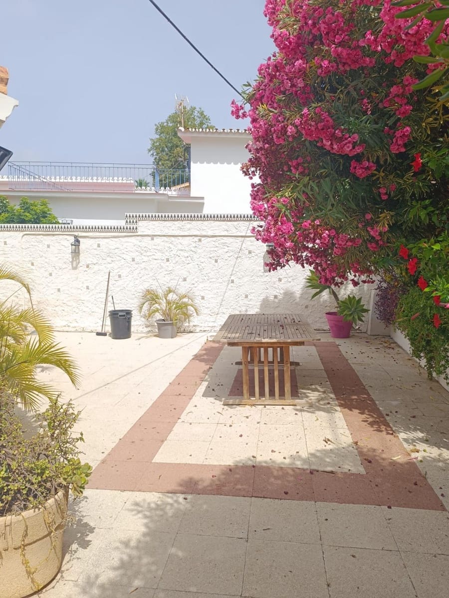 4 bedroom Townhouse for sale in Benalmadena with pool garage - € 650,000 (Ref: 9924656)