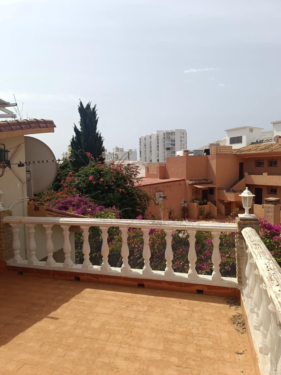 4 bedroom Townhouse for sale in Benalmadena with pool garage - € 650,000 (Ref: 9924656)