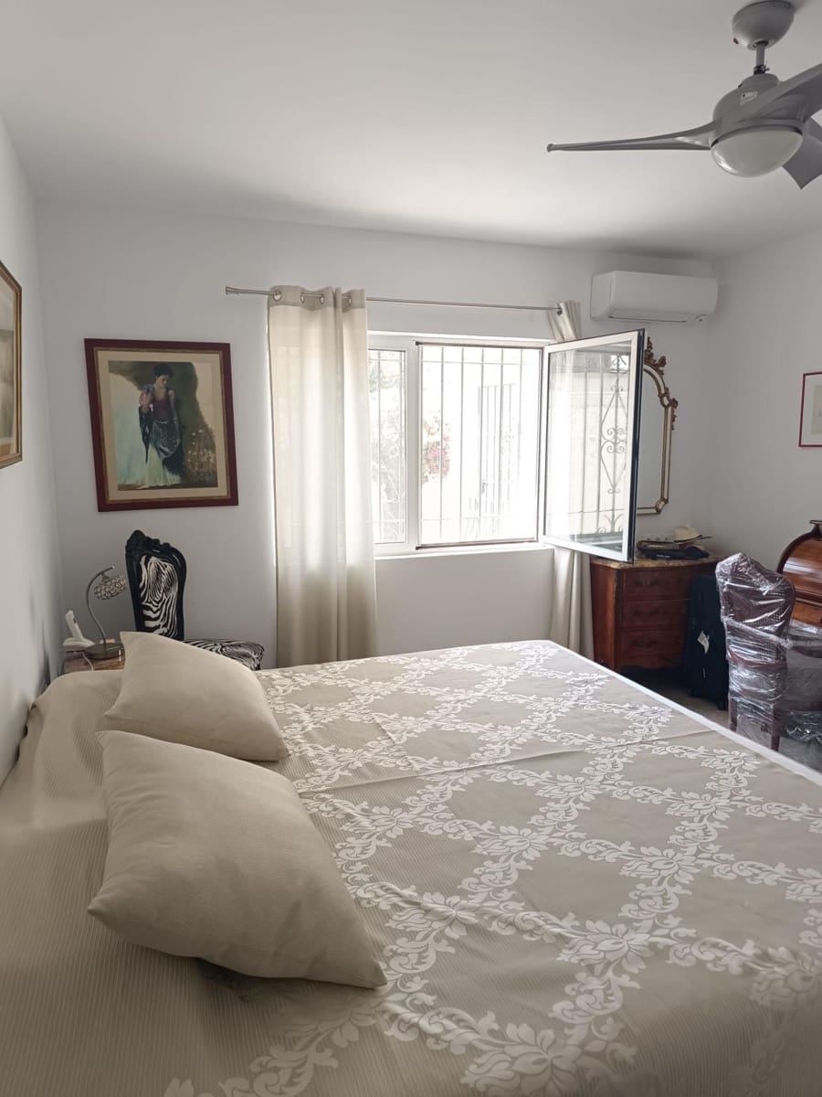 4 bedroom Townhouse for sale in Benalmadena with pool garage - € 650,000 (Ref: 9924656)