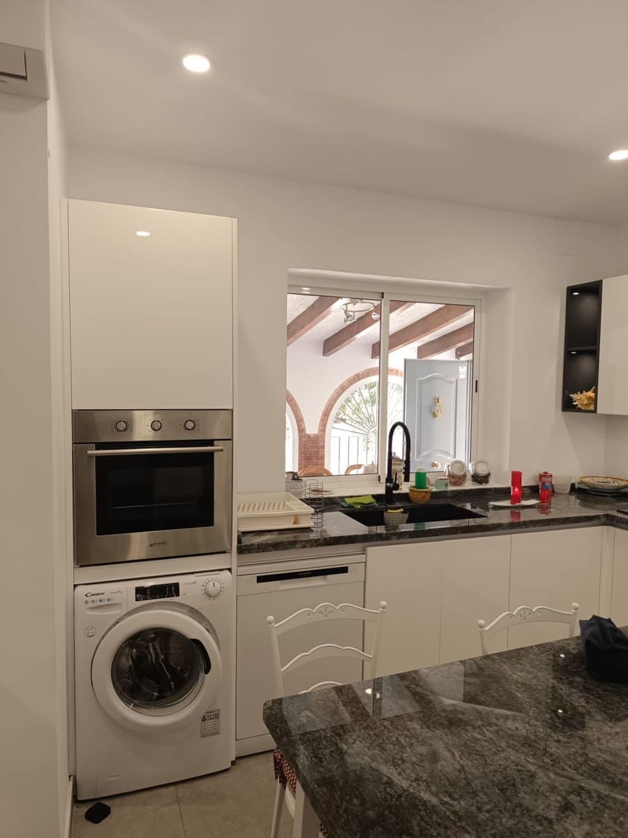 4 bedroom Townhouse for sale in Benalmadena with pool garage - € 650,000 (Ref: 9924656)