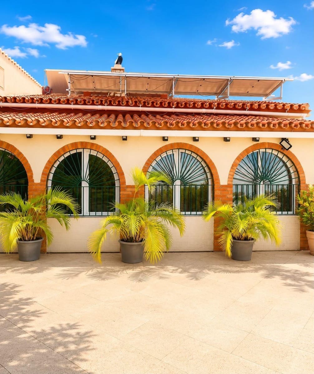 4 bedroom Townhouse for sale in Benalmadena with pool garage - € 650,000 (Ref: 9924656)