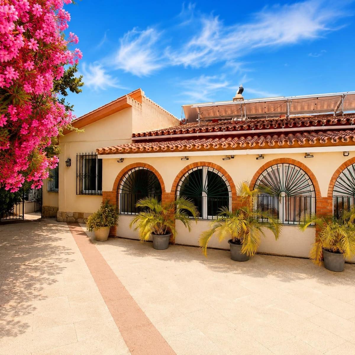 4 bedroom Townhouse for sale in Benalmadena with pool garage - € 650,000 (Ref: 9924656)