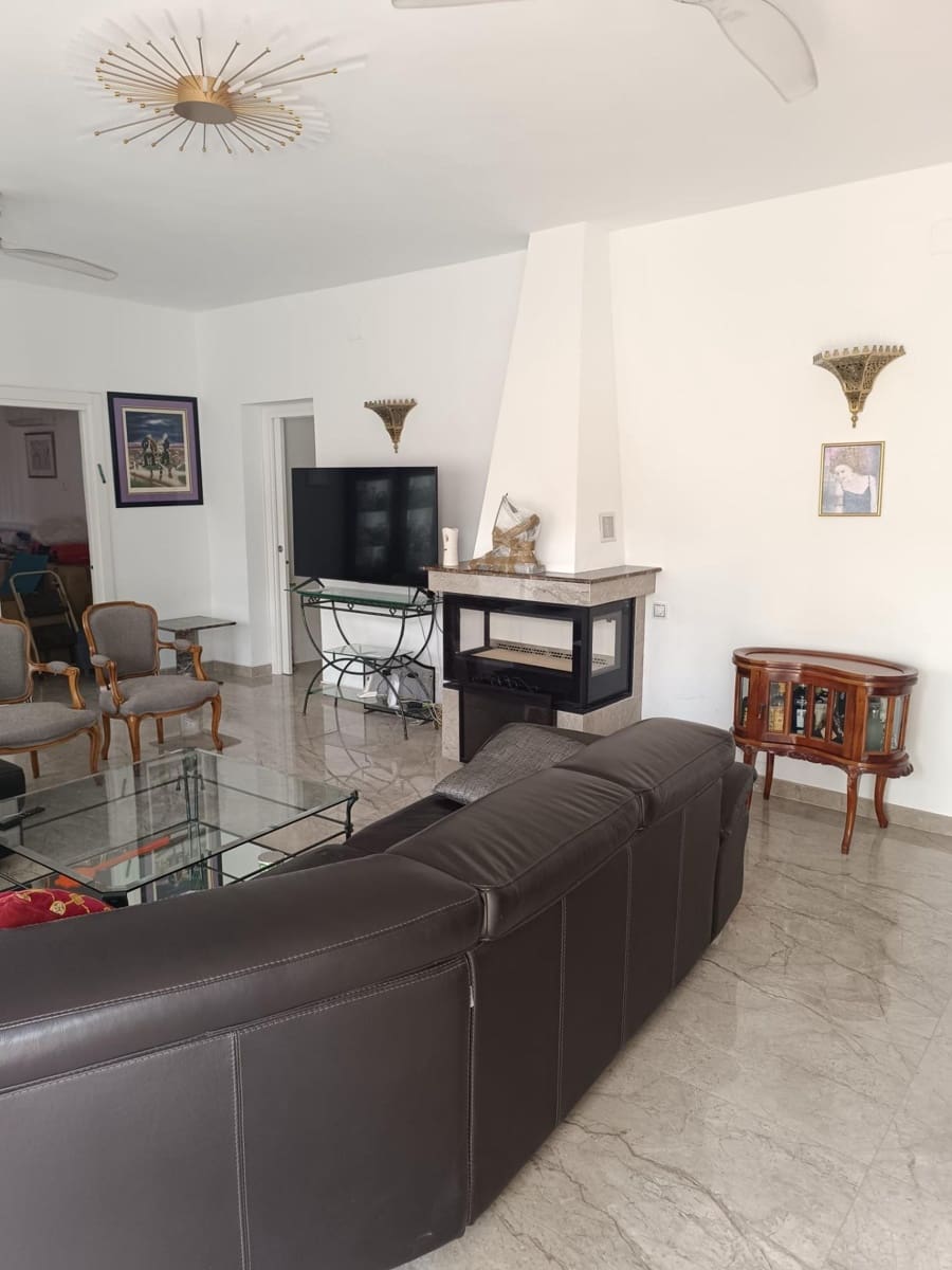4 bedroom Townhouse for sale in Benalmadena with pool garage - € 650,000 (Ref: 9924656)
