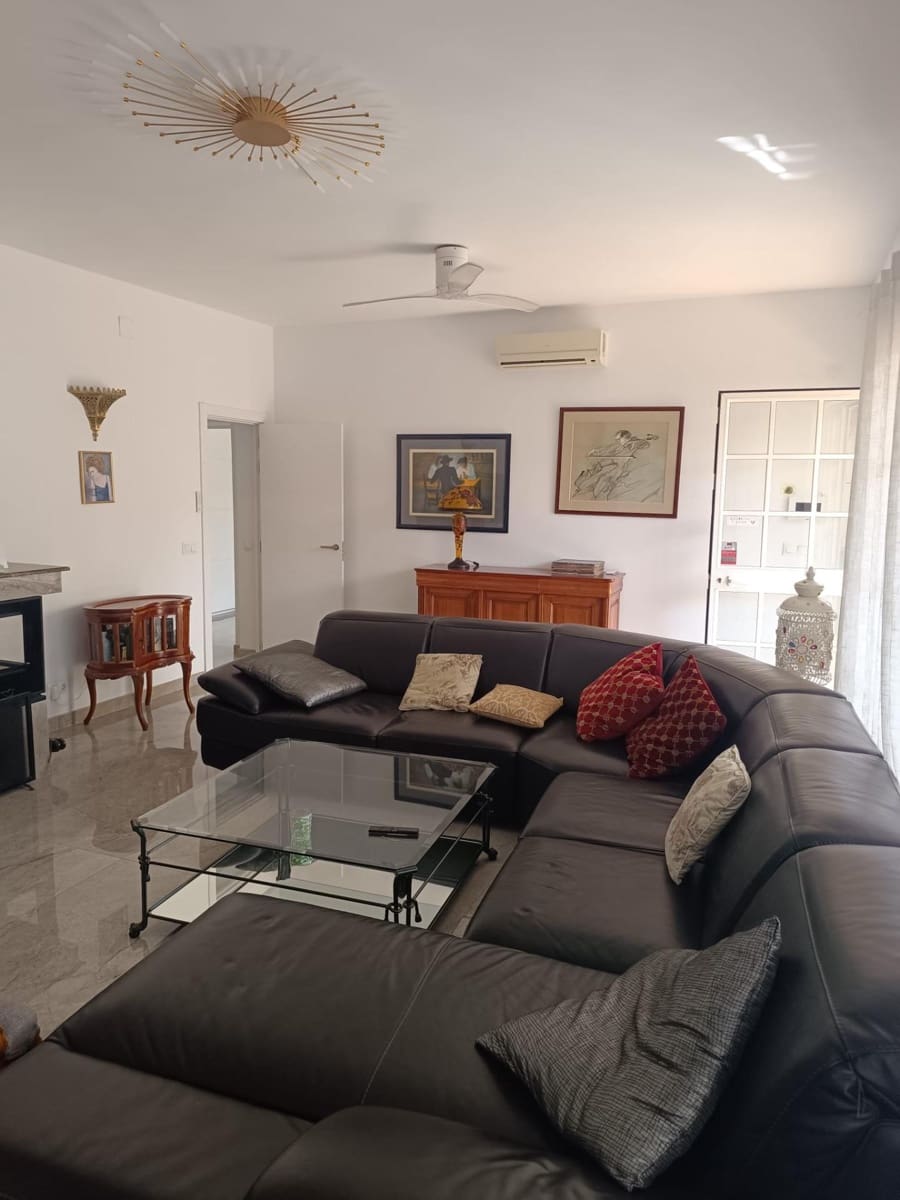 4 bedroom Townhouse for sale in Benalmadena with pool garage - € 650,000 (Ref: 9924656)