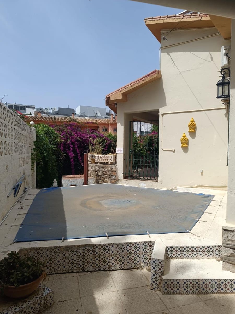 4 bedroom Townhouse for sale in Benalmadena with pool garage - € 650,000 (Ref: 9924656)