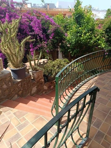 Casa de 4 habitaciones en Benalmádena en venta con piscina garaje - 650.000 € (Ref: 9924656)