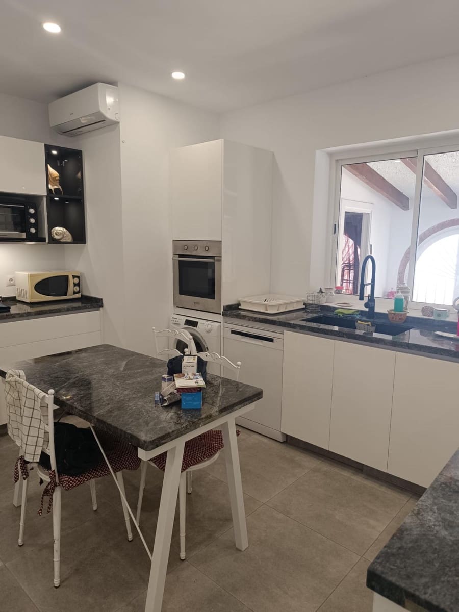 4 bedroom Townhouse for sale in Benalmadena with pool garage - € 650,000 (Ref: 9924656)