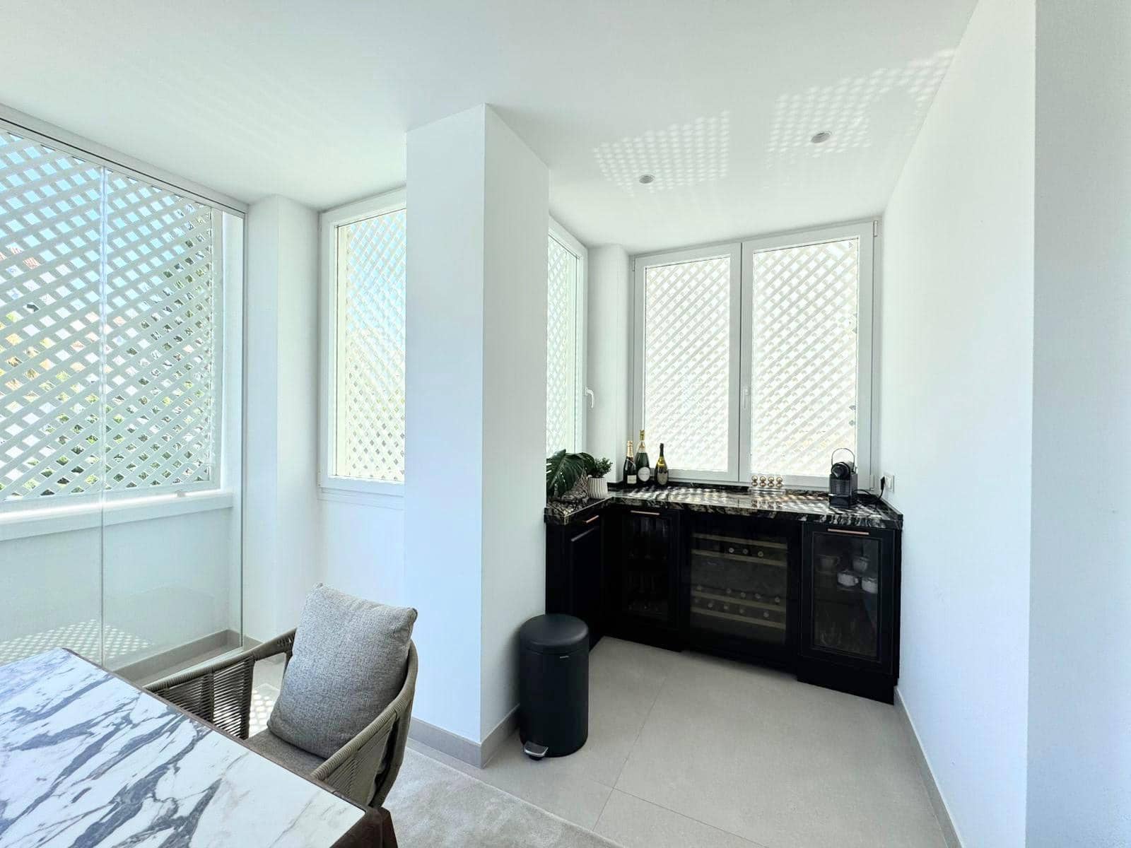 3 bedroom Flat for sale in Puerto Banus with pool garage - € 2,333,000 (Ref: 9930816)