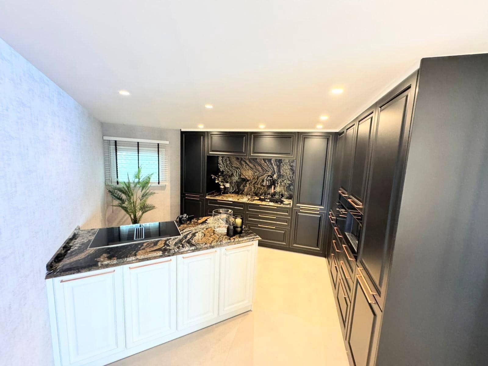 3 bedroom Flat for sale in Puerto Banus with pool garage - € 2,333,000 (Ref: 9930816)