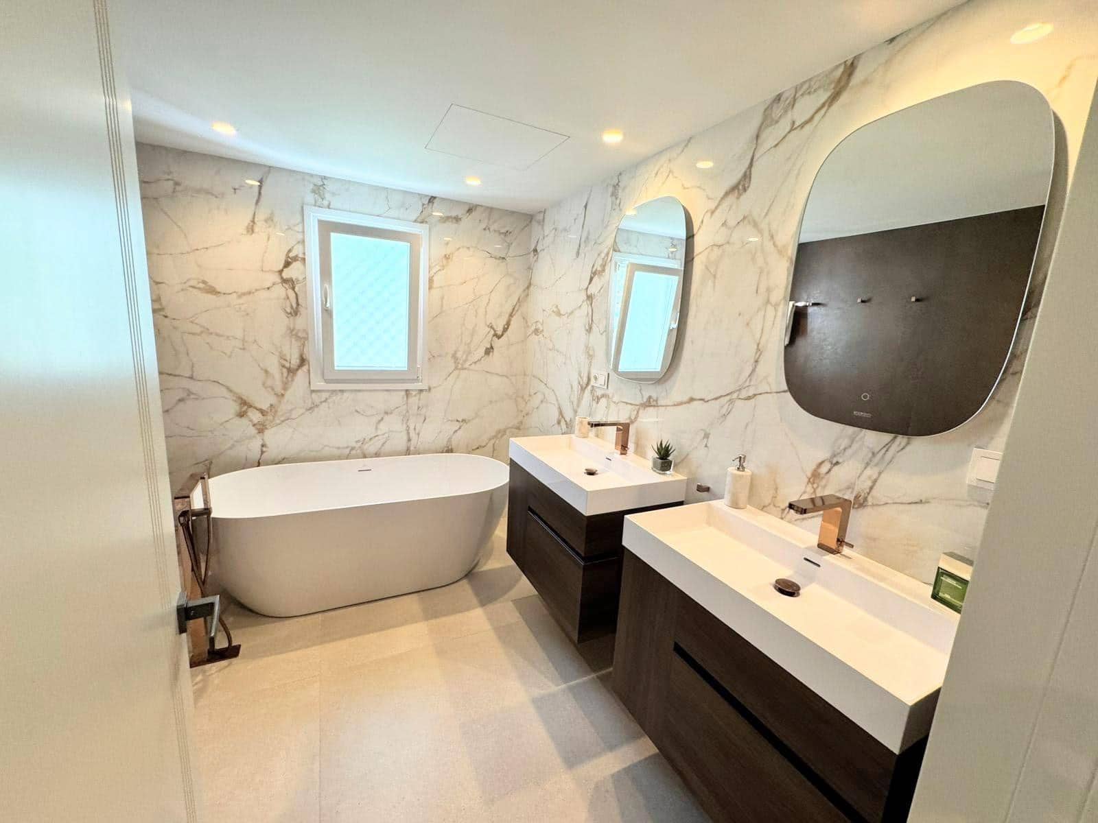 3 bedroom Flat for sale in Puerto Banus with pool garage - € 2,333,000 (Ref: 9930816)