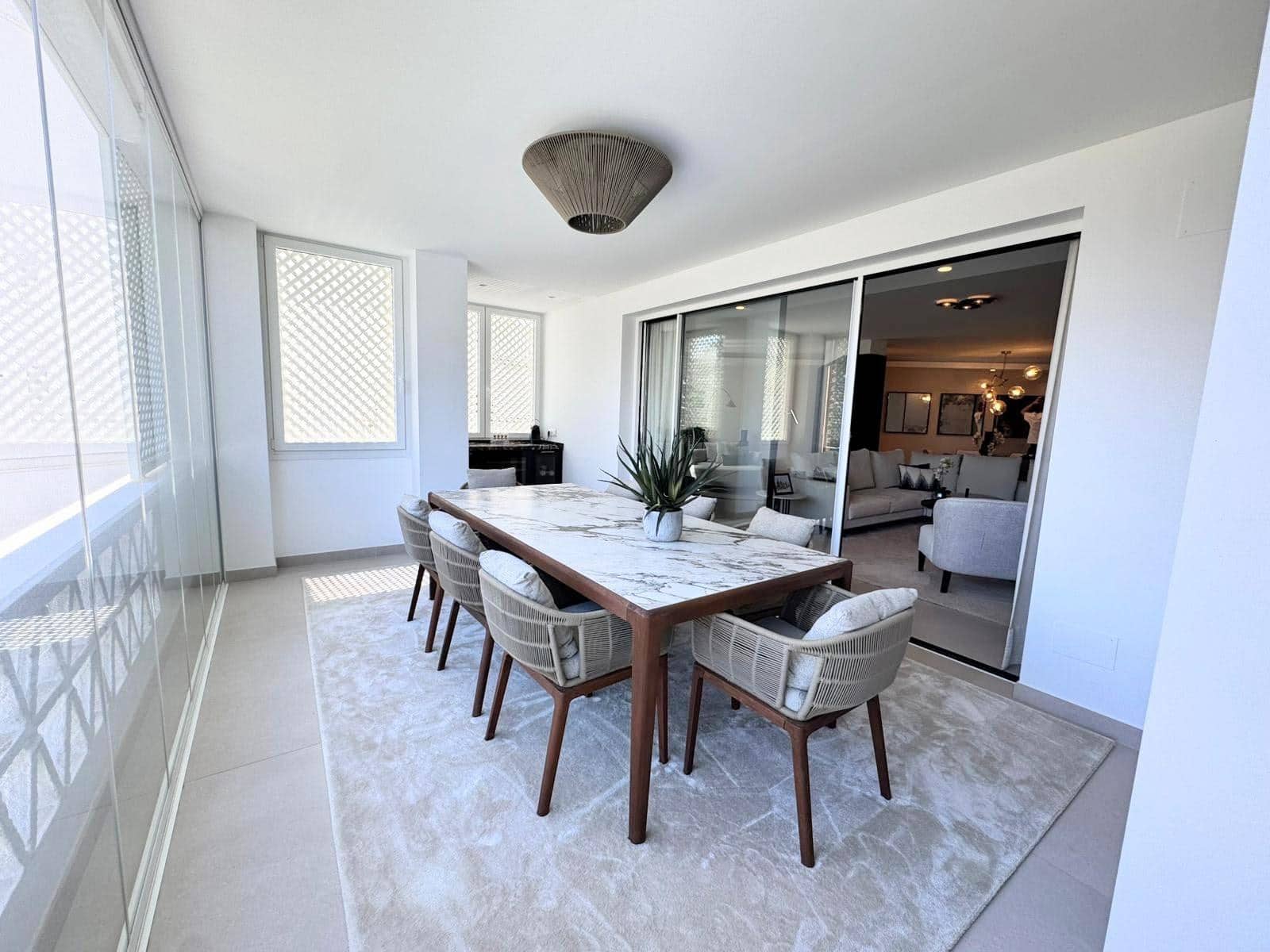 3 bedroom Flat for sale in Puerto Banus with pool garage - € 2,333,000 (Ref: 9930816)